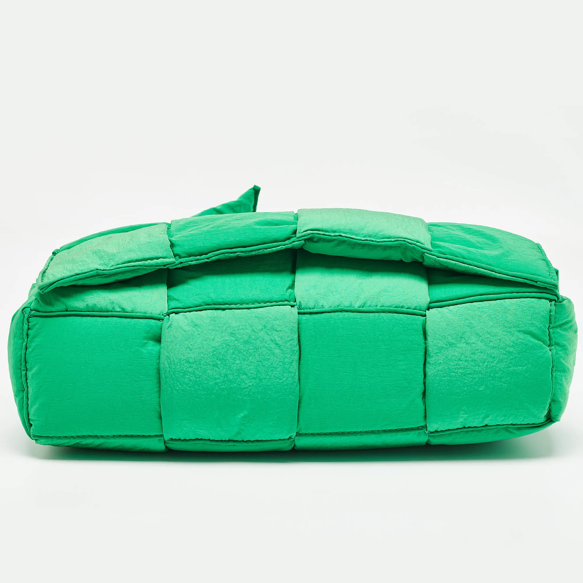 BOTTEGA VENETA Green Intrecciato Fabric Padded Cassette Shoulder Bag