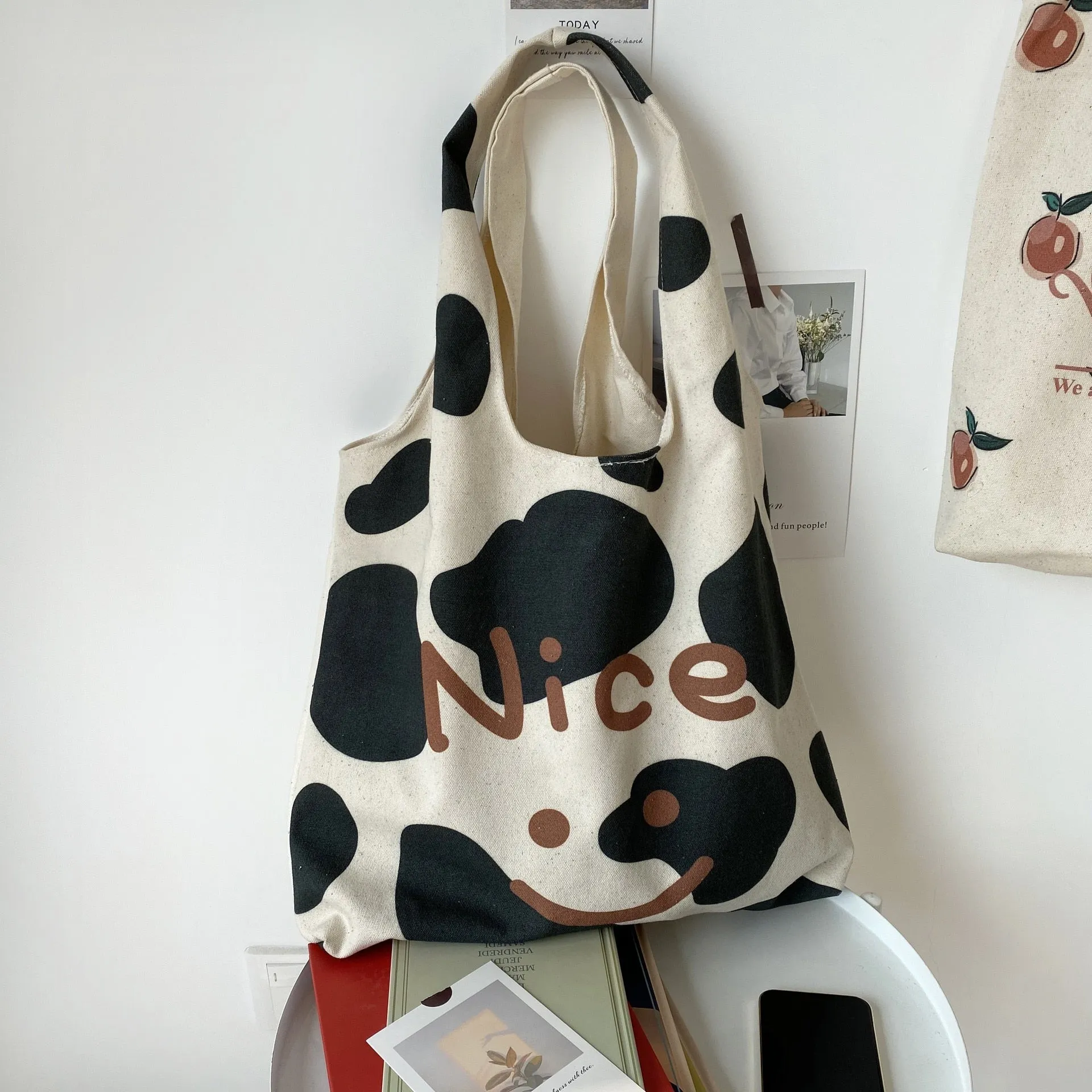 Christmas Gift New Small Fresh Women's Shoulder Bag Orange Print Buckle Shopping Bag Fashionable Texture Open Handbags for Women 2021