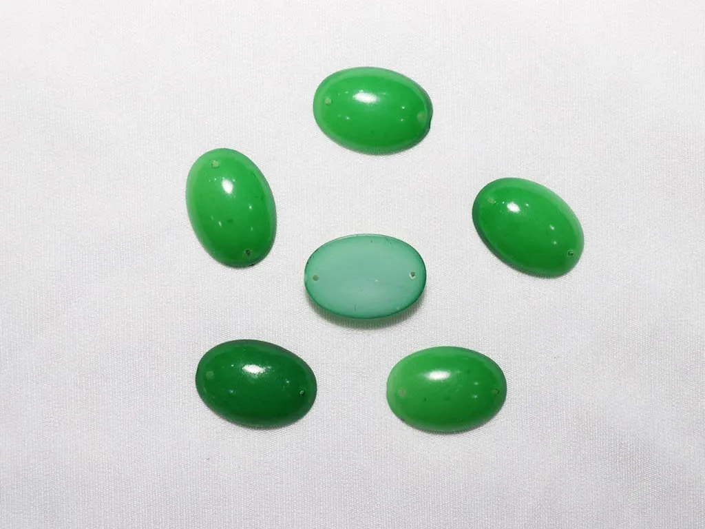 Green Oval Plastic Stones -25x18 mm