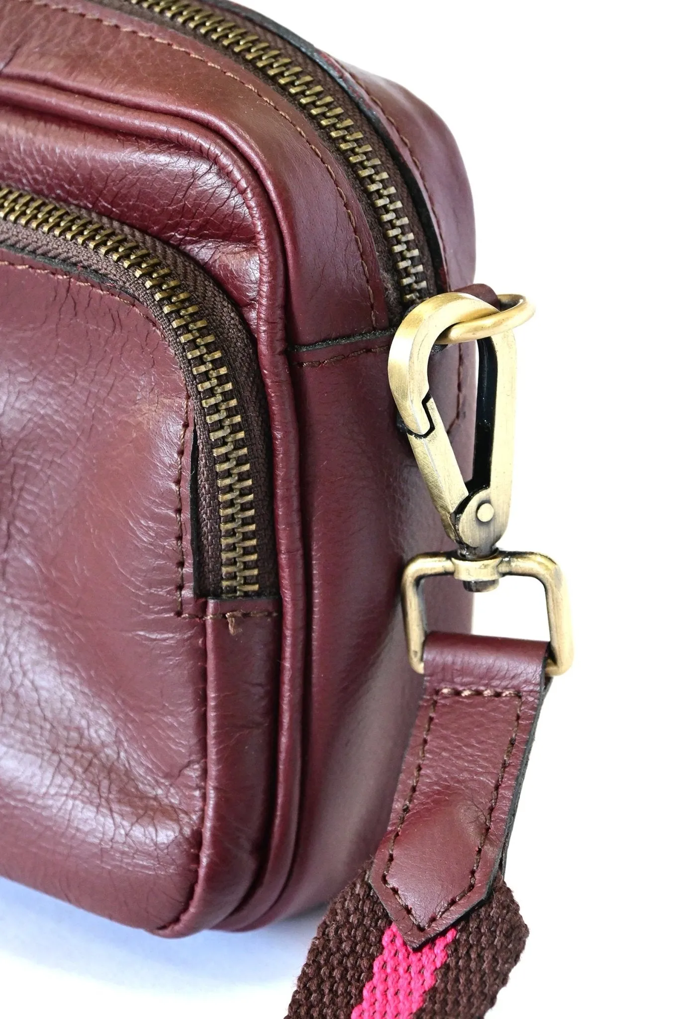 HARISSON  - LEATHER SLING BAG (Maroon)