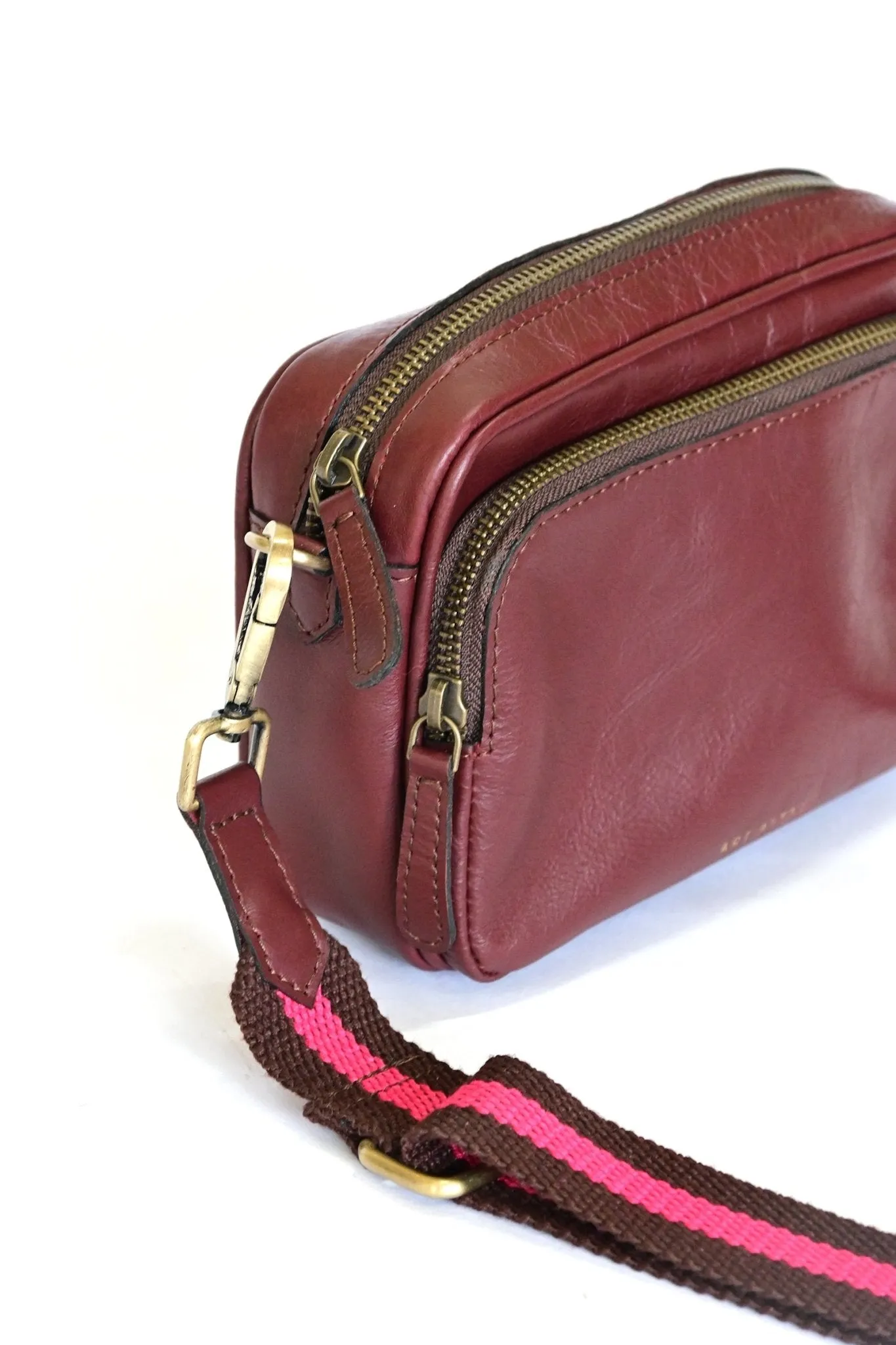 HARISSON  - LEATHER SLING BAG (Maroon)