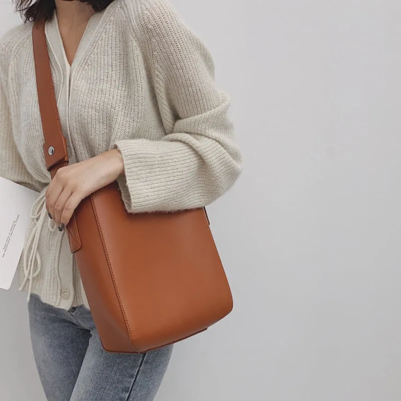 High Capacity Solid Color PU Leather Crossbody Bags For Women 2021 Bucket Bags Ladies Handbags With Wide Belt Travel Handbags