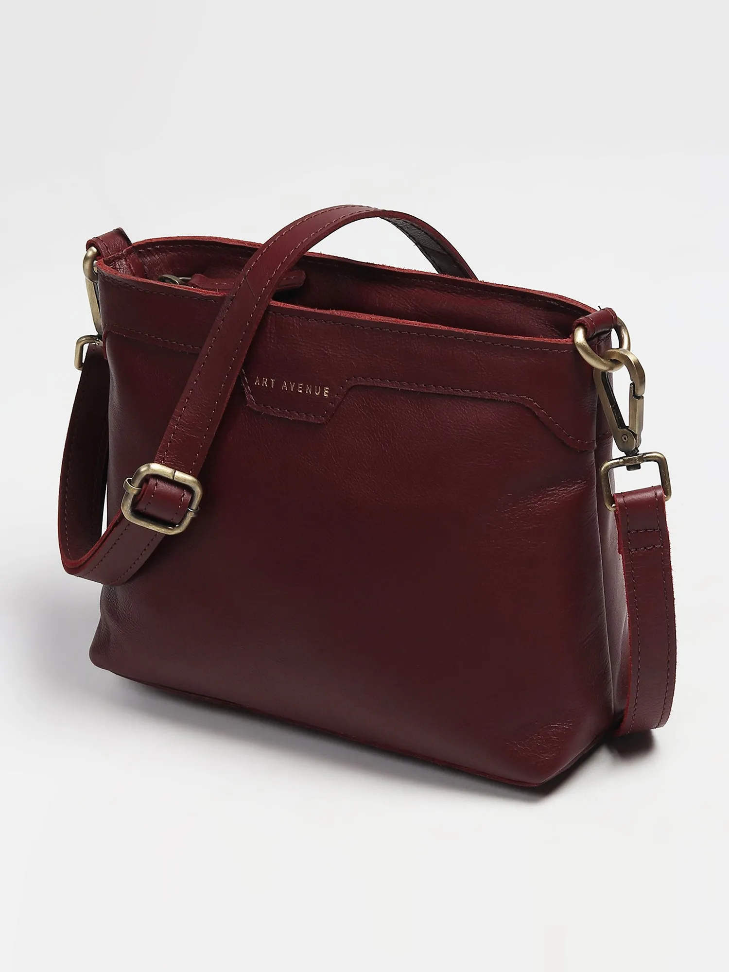 LADISLAO - LEATHER SLING BAG