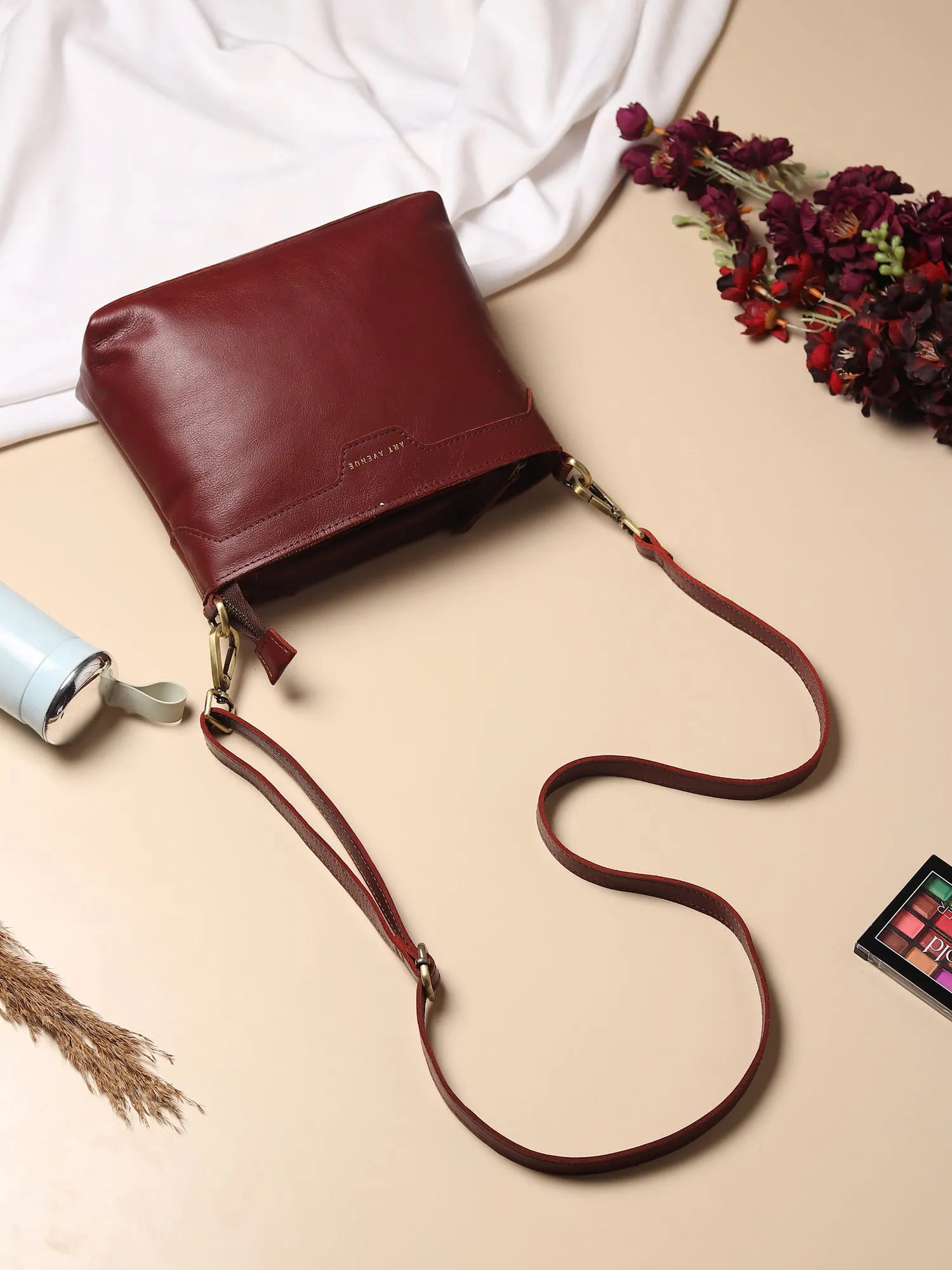 LADISLAO - LEATHER SLING BAG