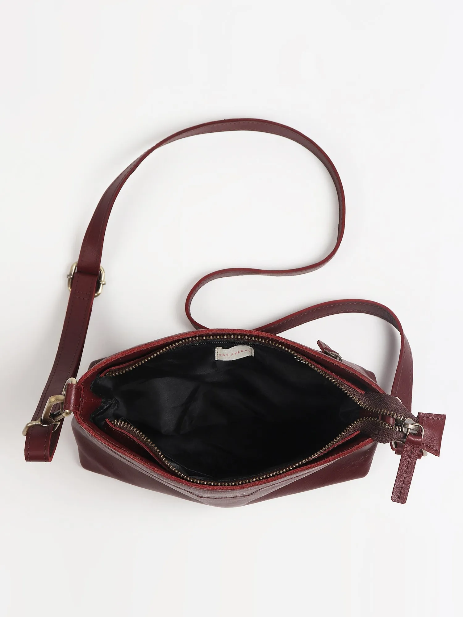 LADISLAO - LEATHER SLING BAG