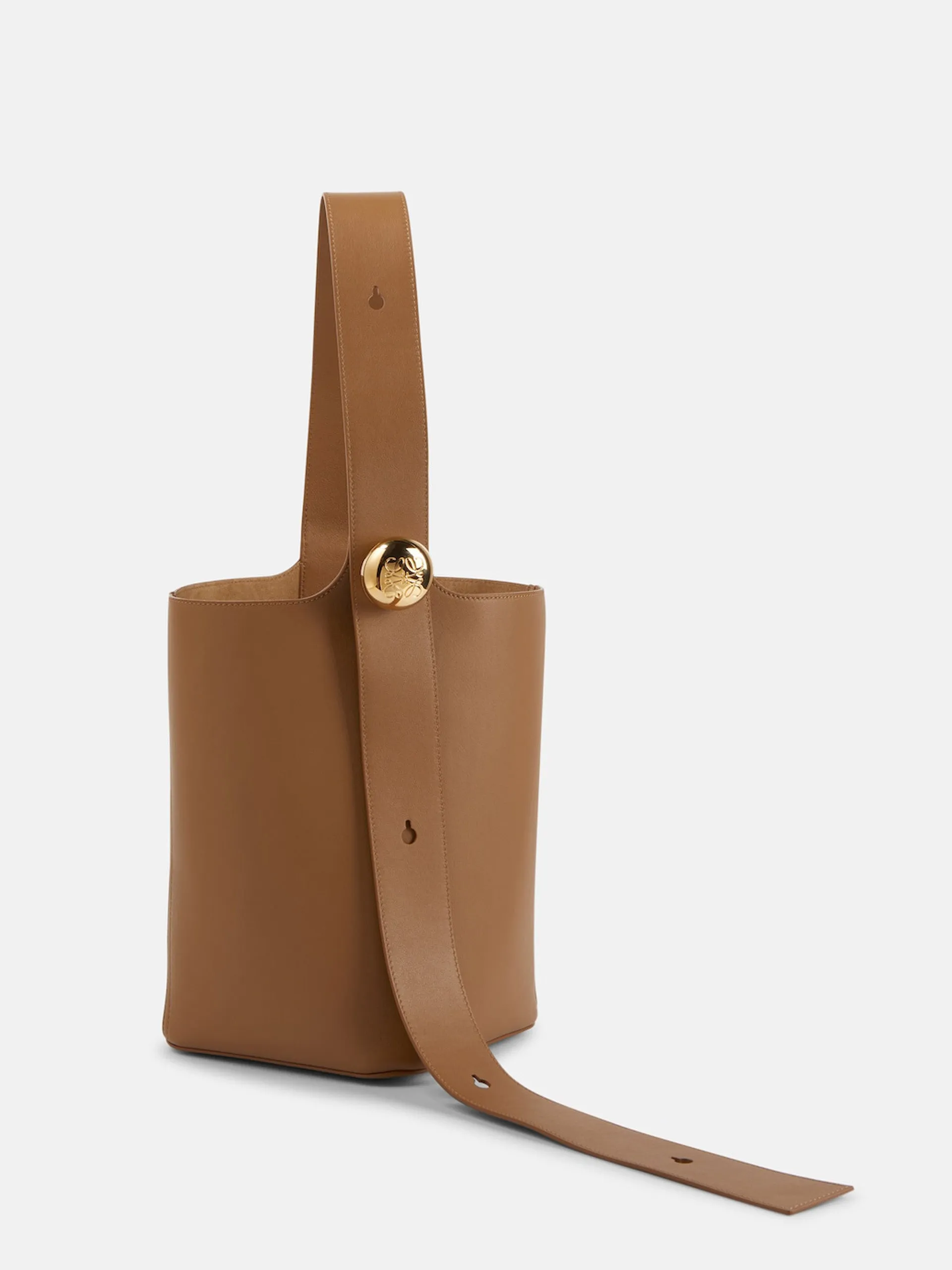 Pebble Medium leather bucket bag